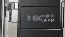 本日はiPad　第4世代のデジタイザ交換修理