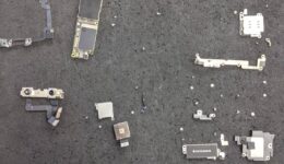 iPhoneXRコーラル背面ガラス交換修理