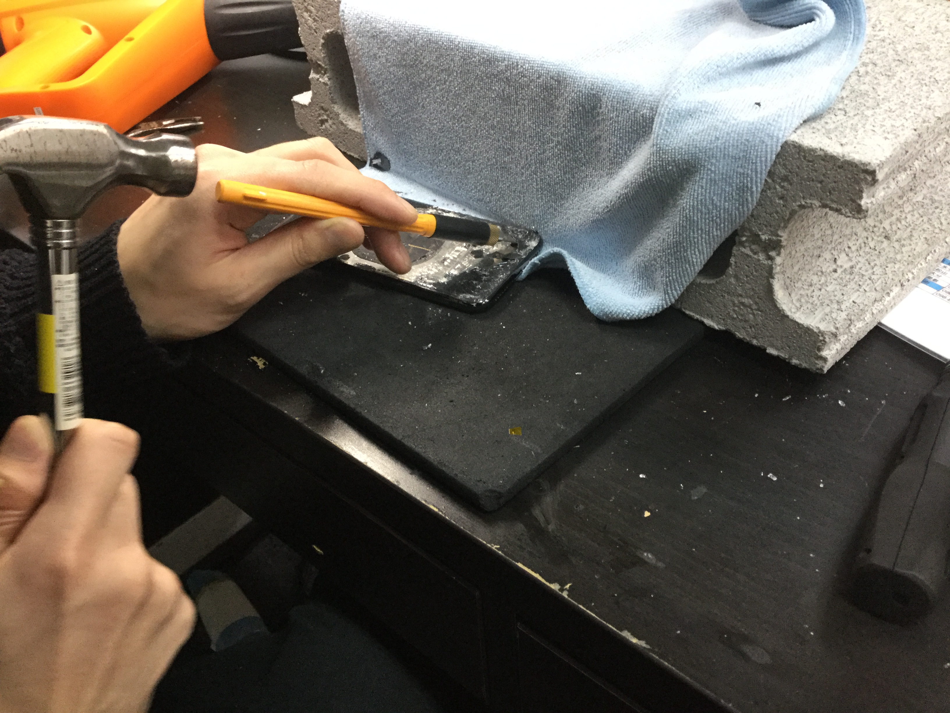 iPhoneXのバックパネルがバキバキに、、、（泣）