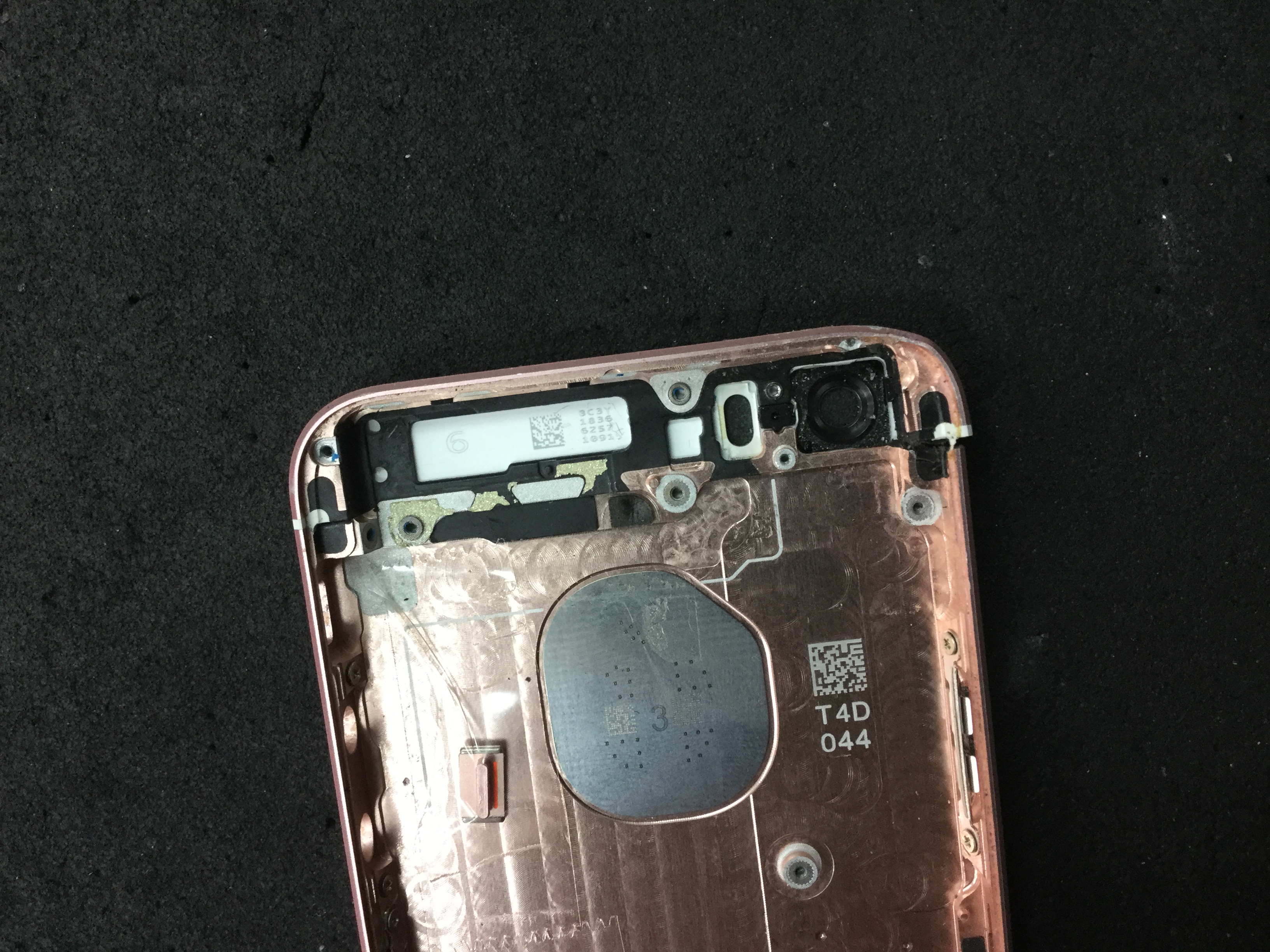 iPhoneSE 基盤丸ごと乗せ替え修理！