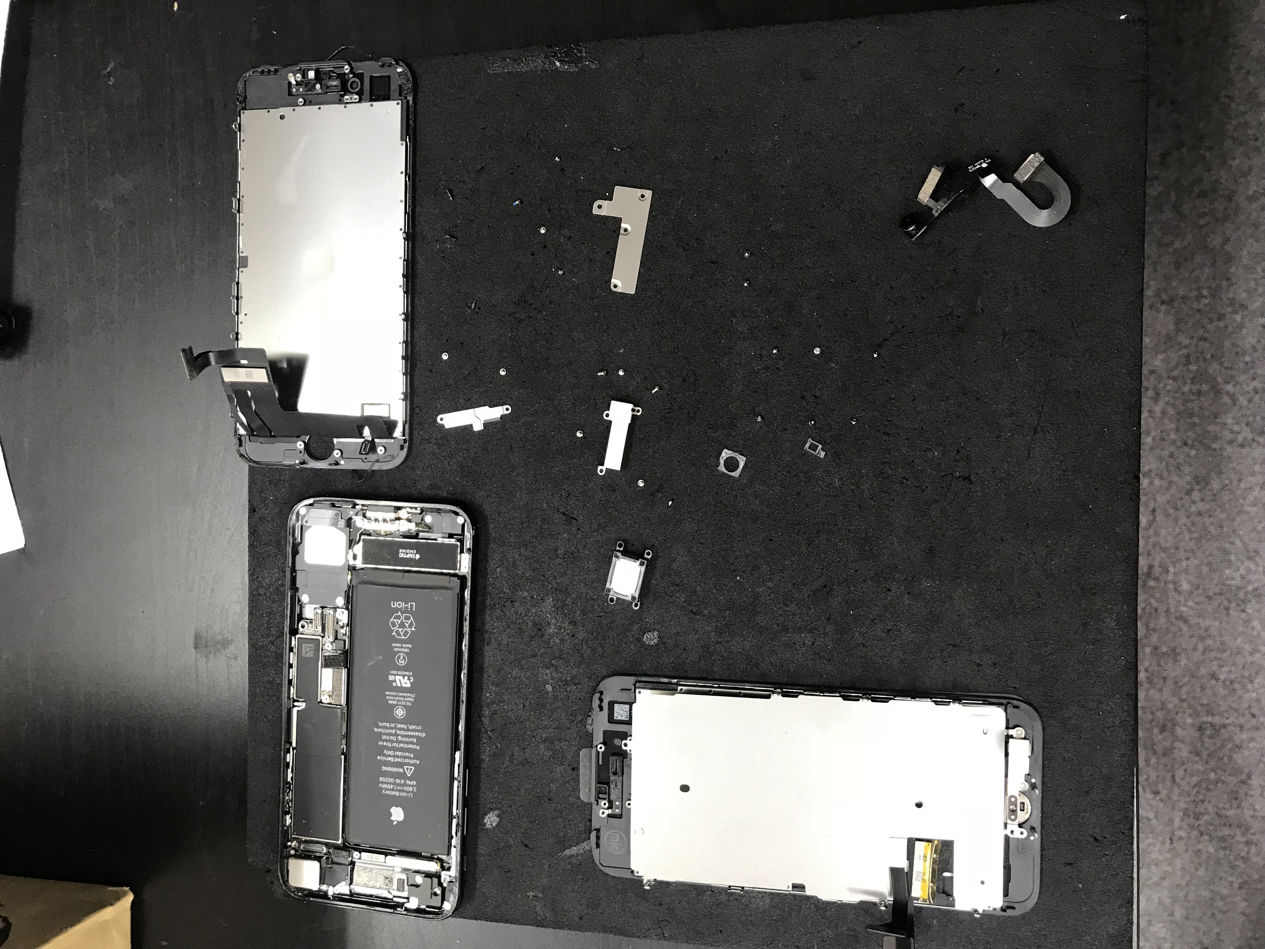 春分の日 iPhone修理しませんか。