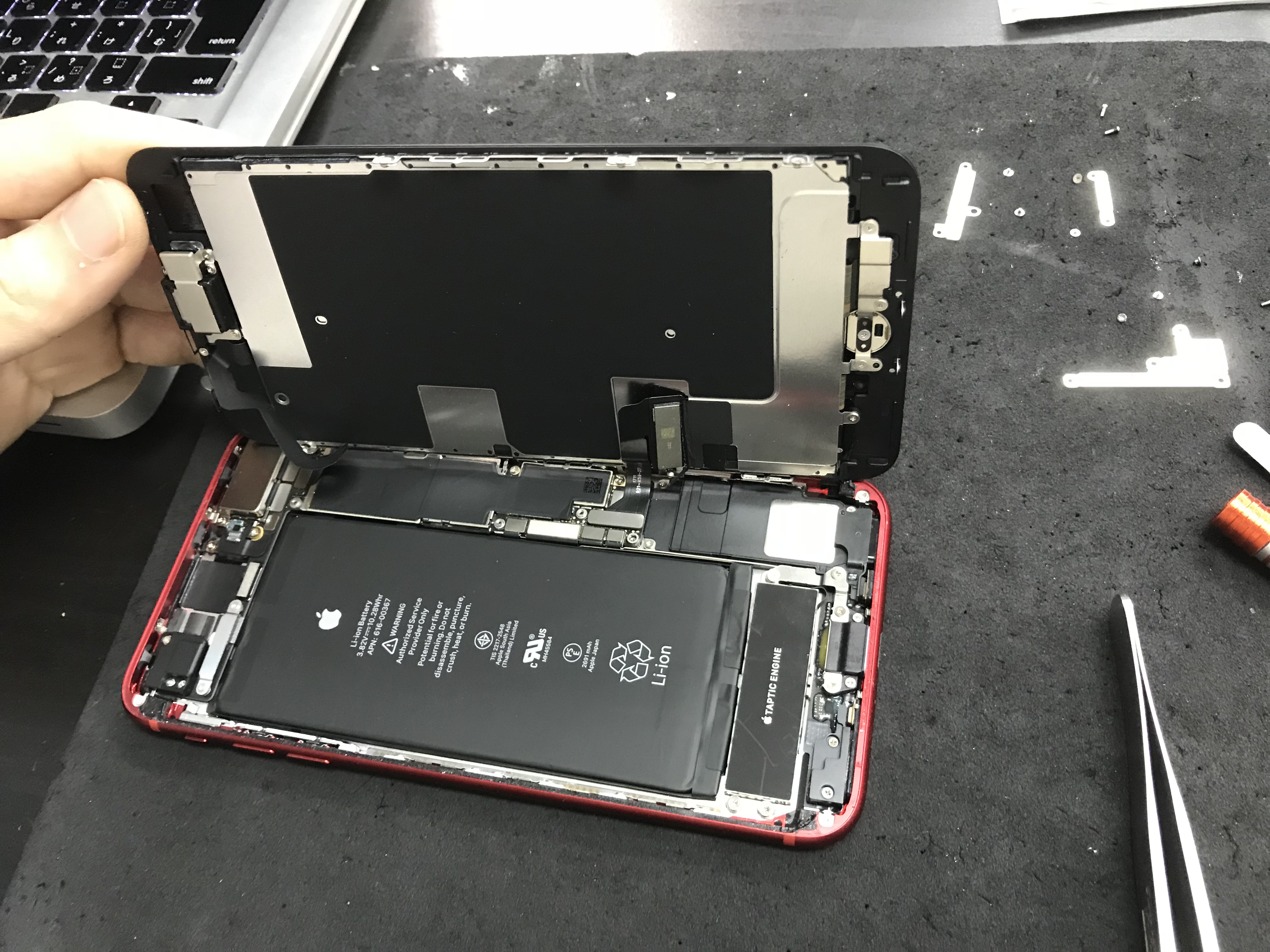 iPhone8 Plus 画面交換修理！