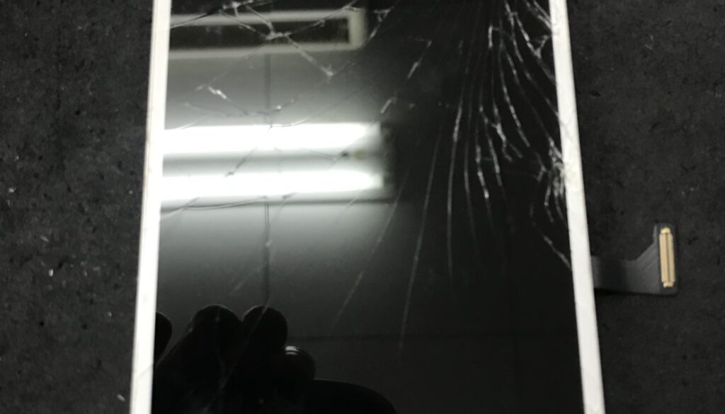 iPhoneの画面を割らない様にするには