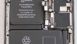 iPhoneXバッテリー交換修理！画面が割れているけど大丈夫？