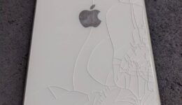 iPhone11バックパネル割れ修理