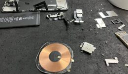 背面割れの修理はスマフォドクター梅田店へ