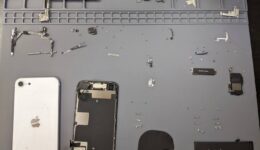 iPhoneSE2020バックガラス割れ修理