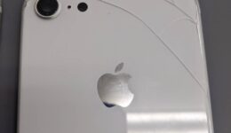 iPhone8背面ガラス割れ