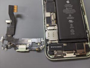 梅田店のiPhone12ライトニングコネクタ交換修理