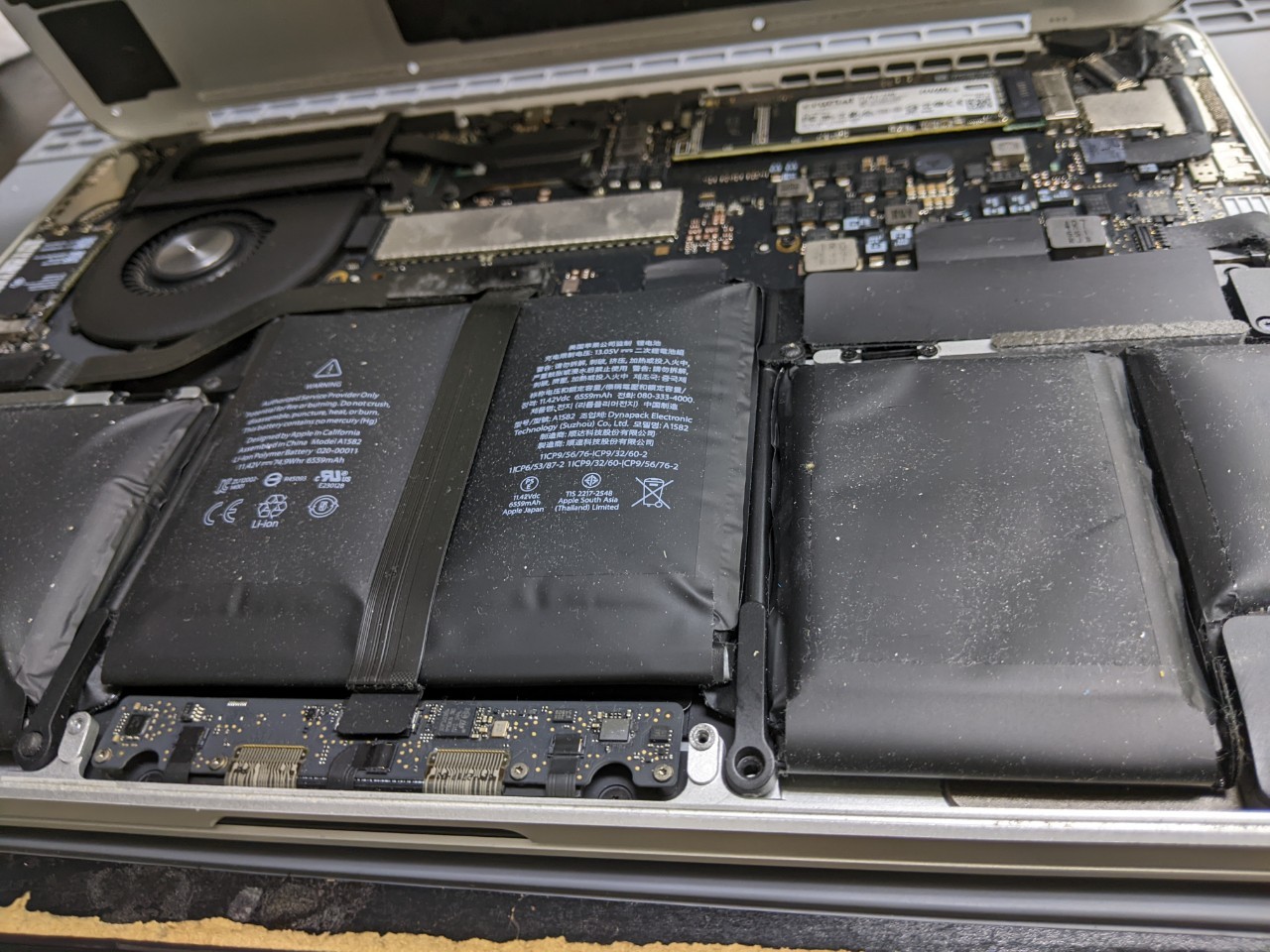 MacBookPro2015モデルのバッテリー交換 | 【SmaphoDr大阪梅田】