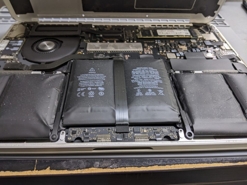 MacBookProバッテリー全体