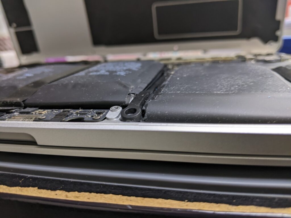 バッテリー膨張1