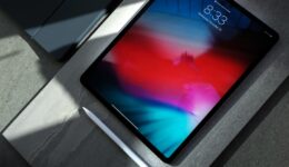 photo-1544244015-0df4b3ffc6b0