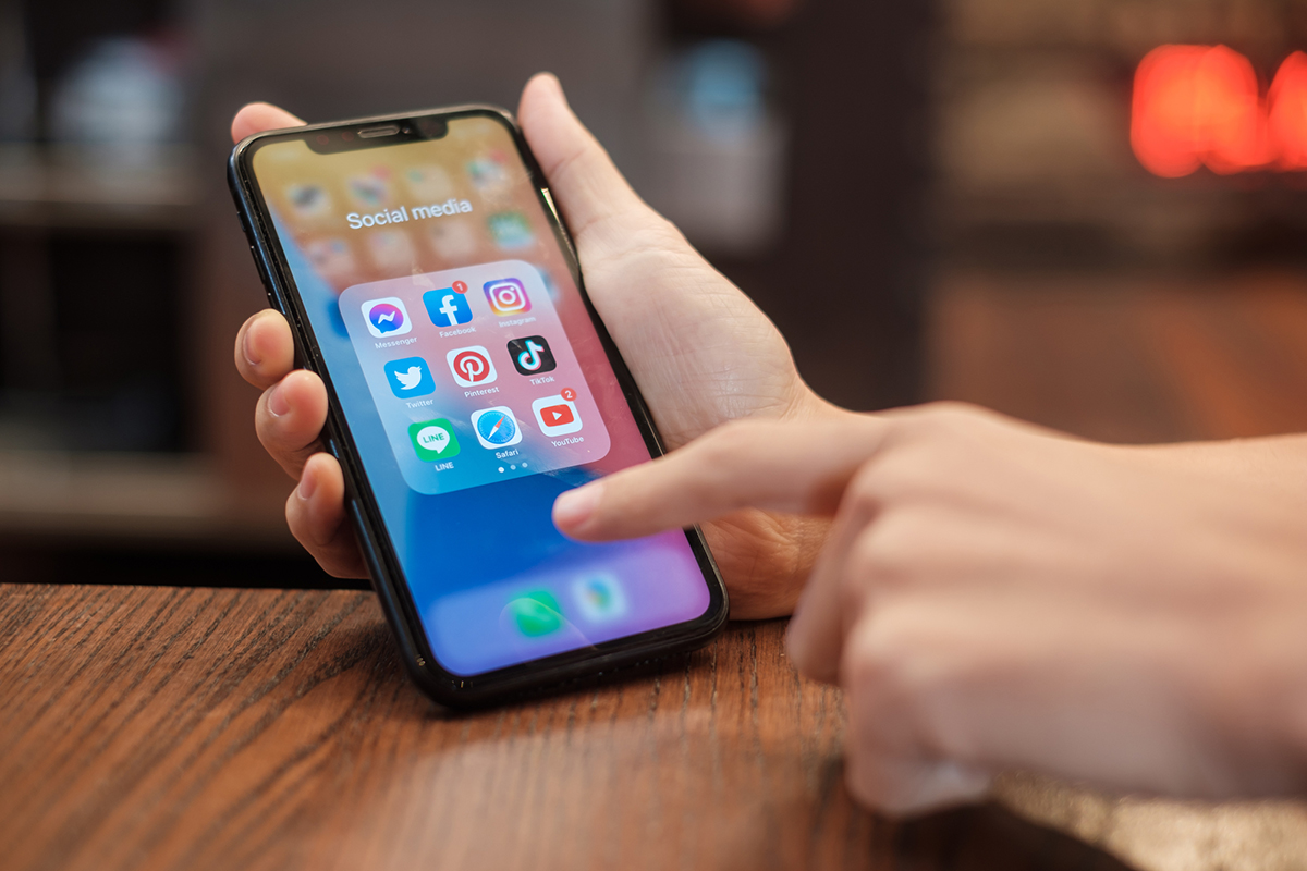 iPhone12の動作が重い時 | iPhone修理のスマフォドクター大阪梅田店