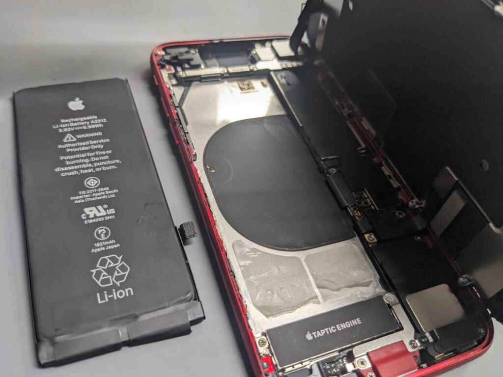 iPhoneSE2の内部バッテリー交換作業