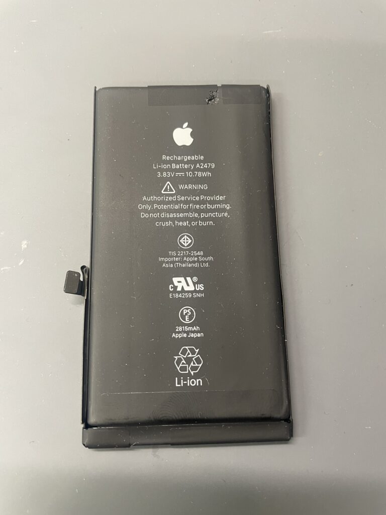 iPhone13miniの取り外した純正バッテリー