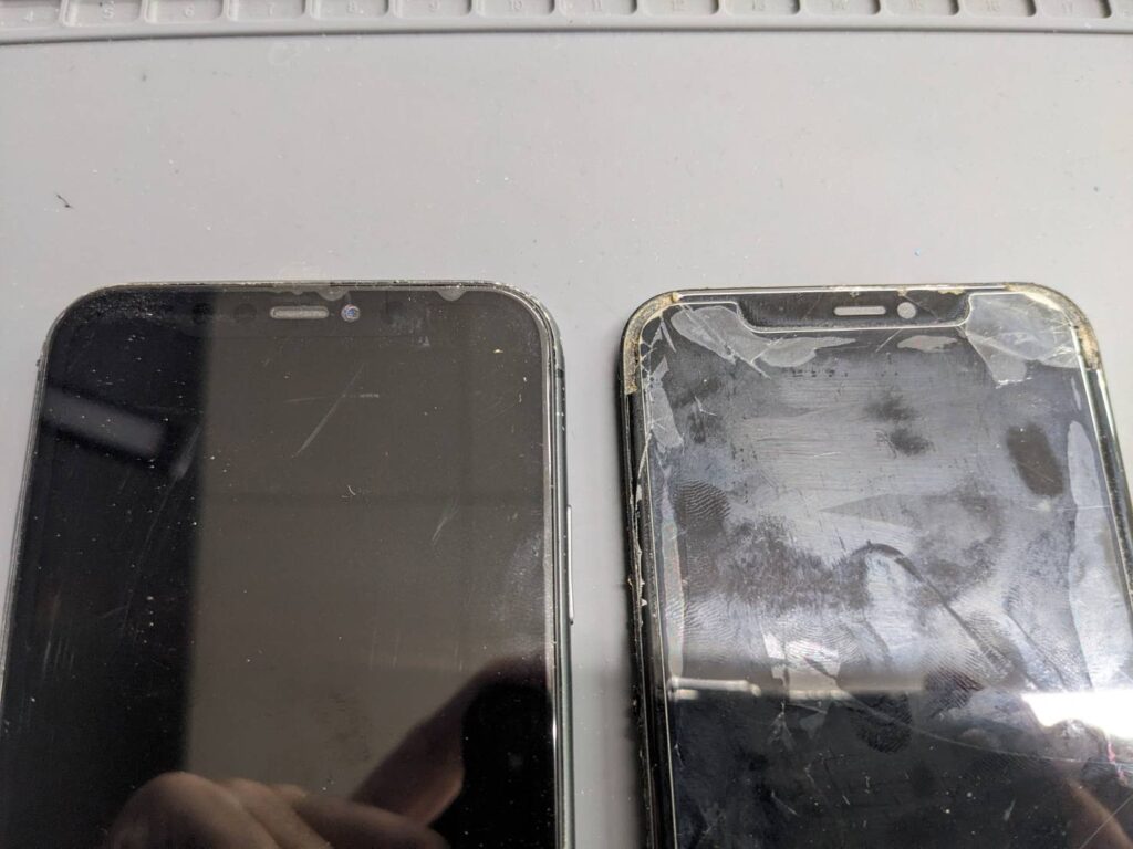 画面割れしたiPhone11と新品ディスプレイの比較