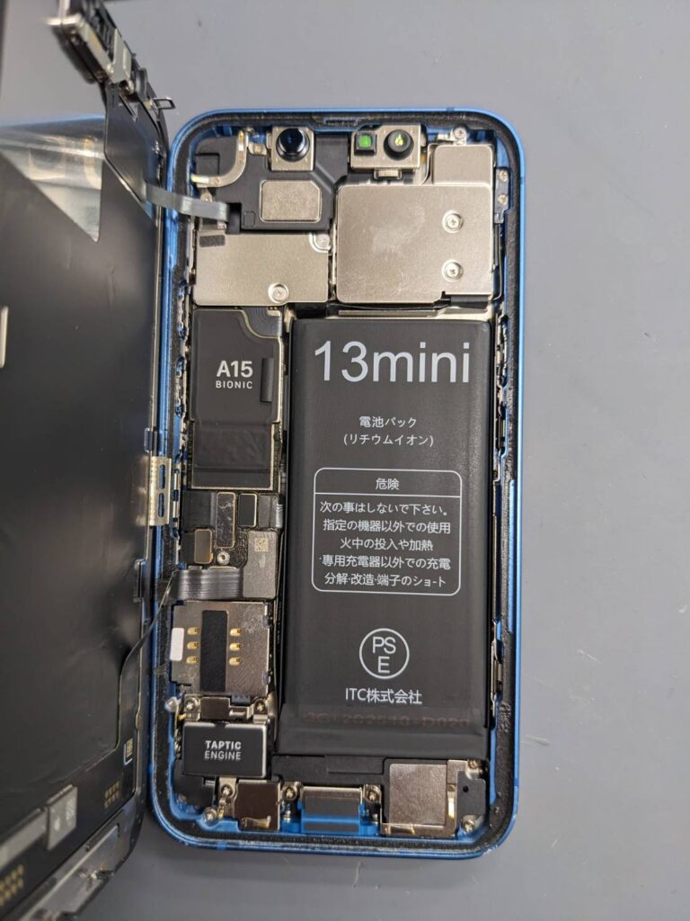 iPhone13miniのバッテリー交換後の端末内部