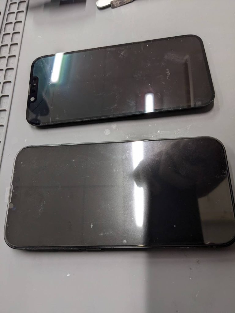 iPhone 17eの交換用画面パーツ