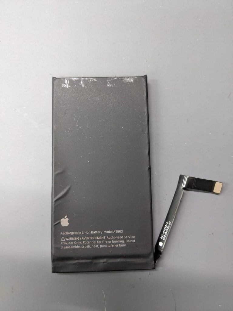 iPhone14から取り外した劣化バッテリー