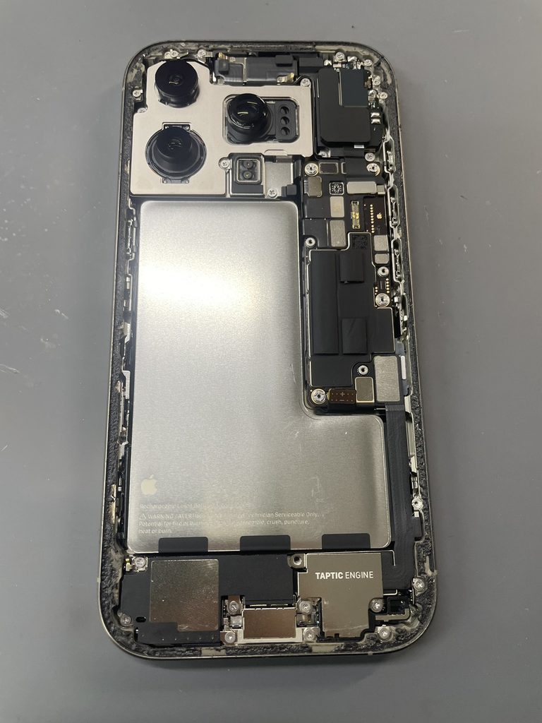 iPhone16Pro端末内部の画像