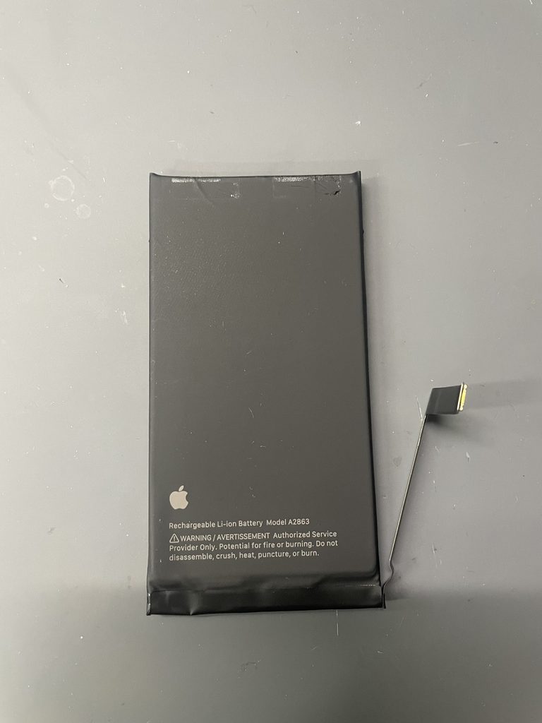 iPhone14から取り外したバッテリー