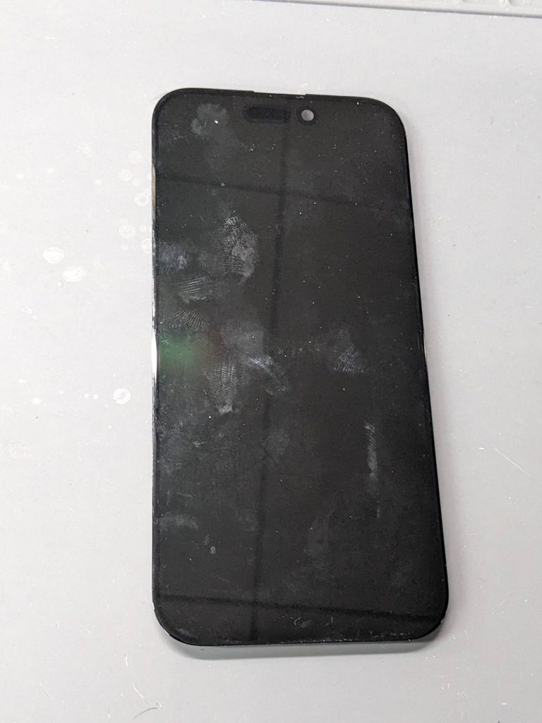 iPhone15 Proの画面が正常に表示されないディスプレイ表示不良の修理前写真