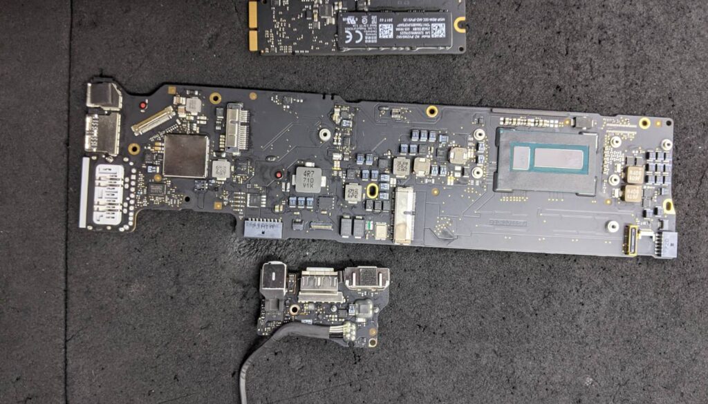 MacBookAir2017水没修理A1466