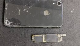 iPhoneXRの背面ガラス交換修理｜スマフォドクター梅田店｜