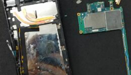 Xperia Z5Premium(So-03H)の 水没修理