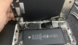 iPhoneXRの液晶破損、画面交換修理