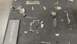 iPhone11の背面ガラス割れ修理｜スマフォドクター梅田店｜